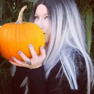 Meet your Posher, Mina